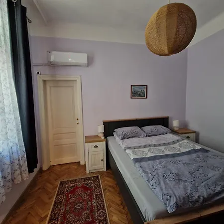 етаж от къща с двор 부르가스