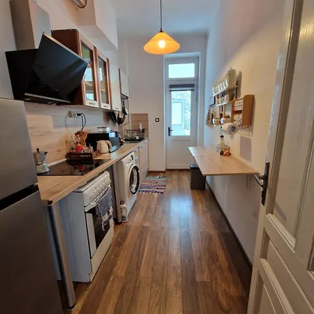 етаж от къща с двор * 부르가스