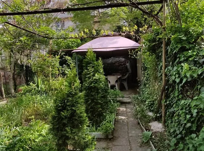 етаж от къща с двор * Бургас