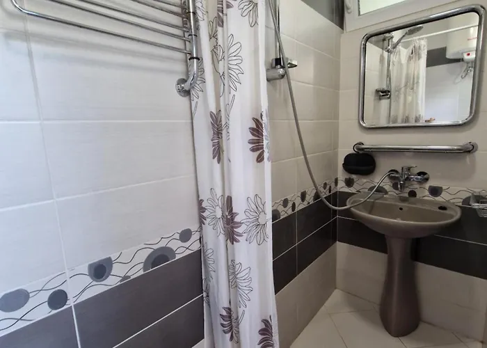 Apartman етаж от къща с двор *