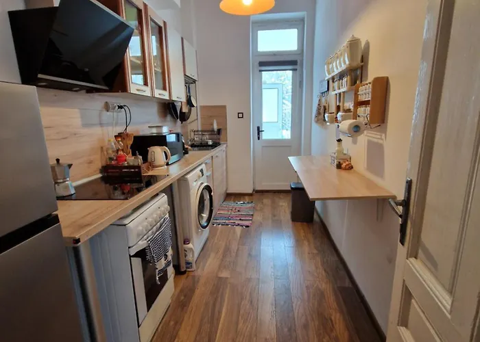 етаж от къща с двор * Бургас