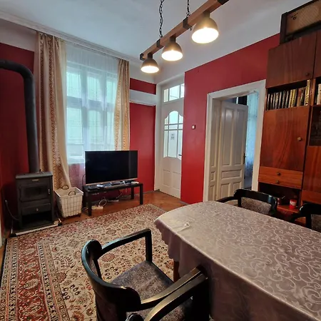 етаж от къща с двор