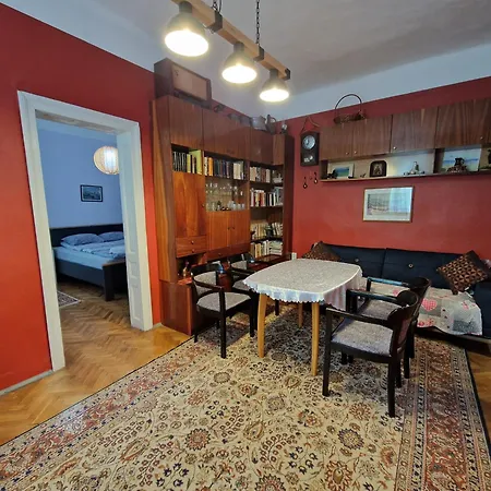 Apartment етаж от къща с двор Burgas