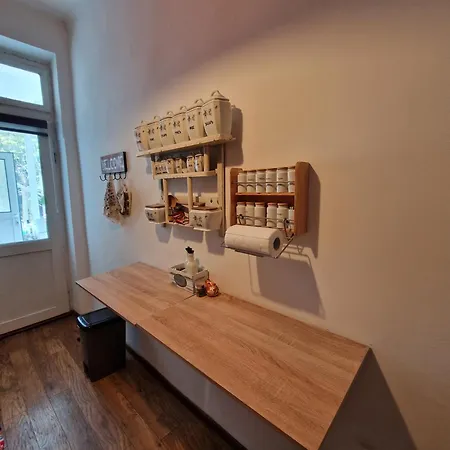 етаж от къща с двор Apartment