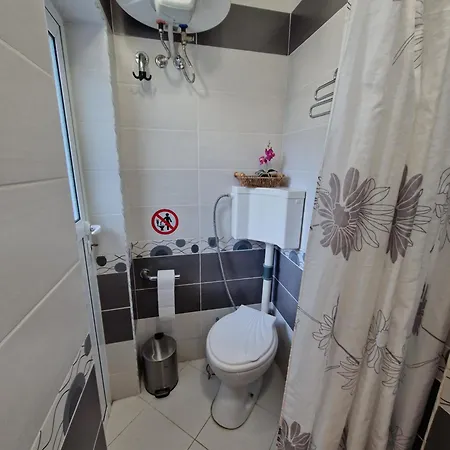 етаж от къща с двор *