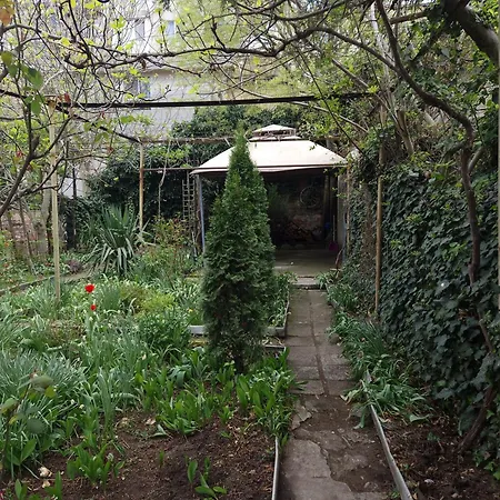 етаж от къща с двор Apartment Burgas