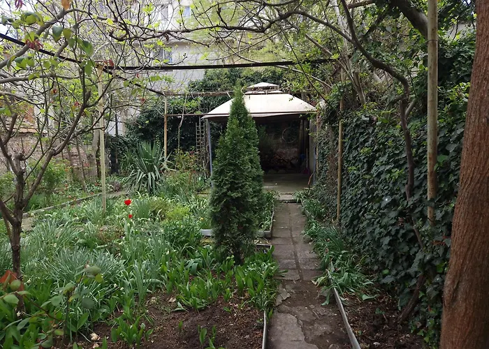 етаж от къща с двор شقة بورغاس